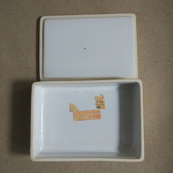 Vintage Hand Painted Made In Taiwan Trinket Box - Picture 5 of 7